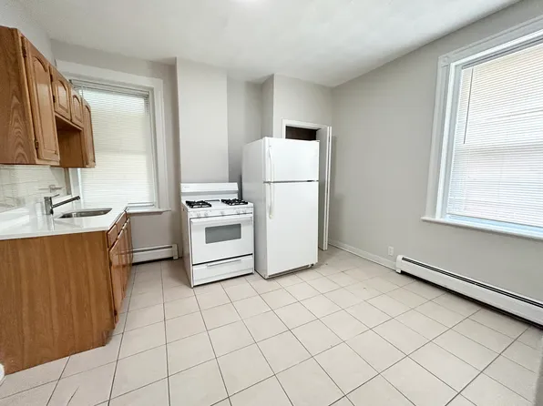 165 Gove St #2R, Boston, MA 02128