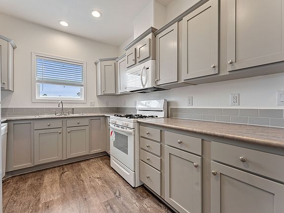4th image of 4400 W Missouri Ave Lot 130