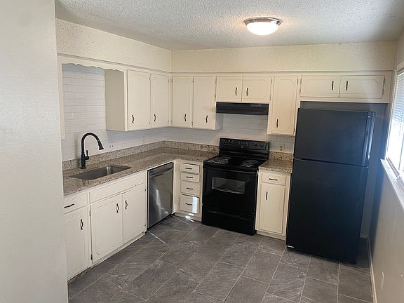 2nd image of 4047 Lakeshore Dr APT A1