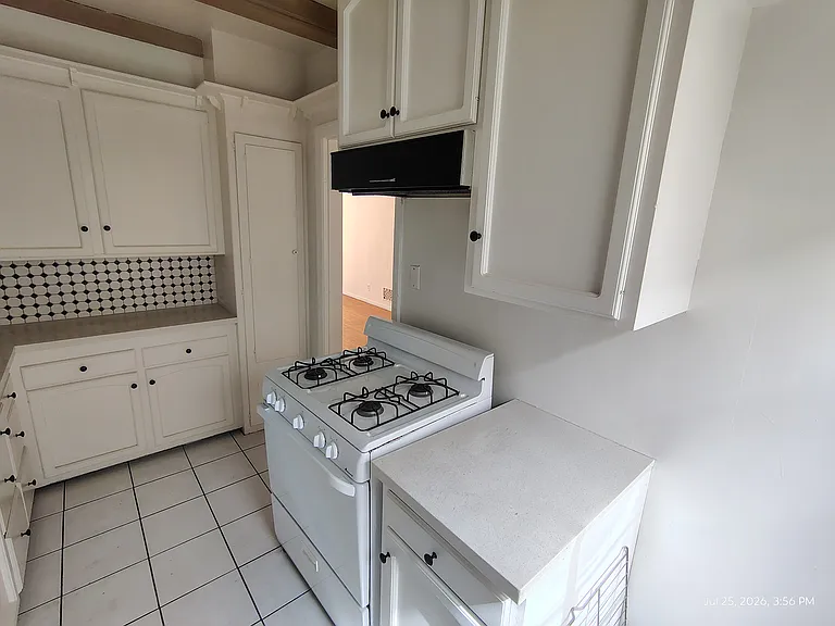 200 S Spalding Dr #D — Photo 5