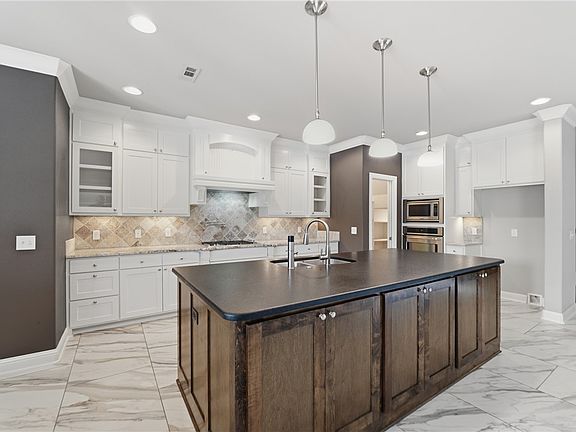 3rd image of 325 Angel Falls Ln