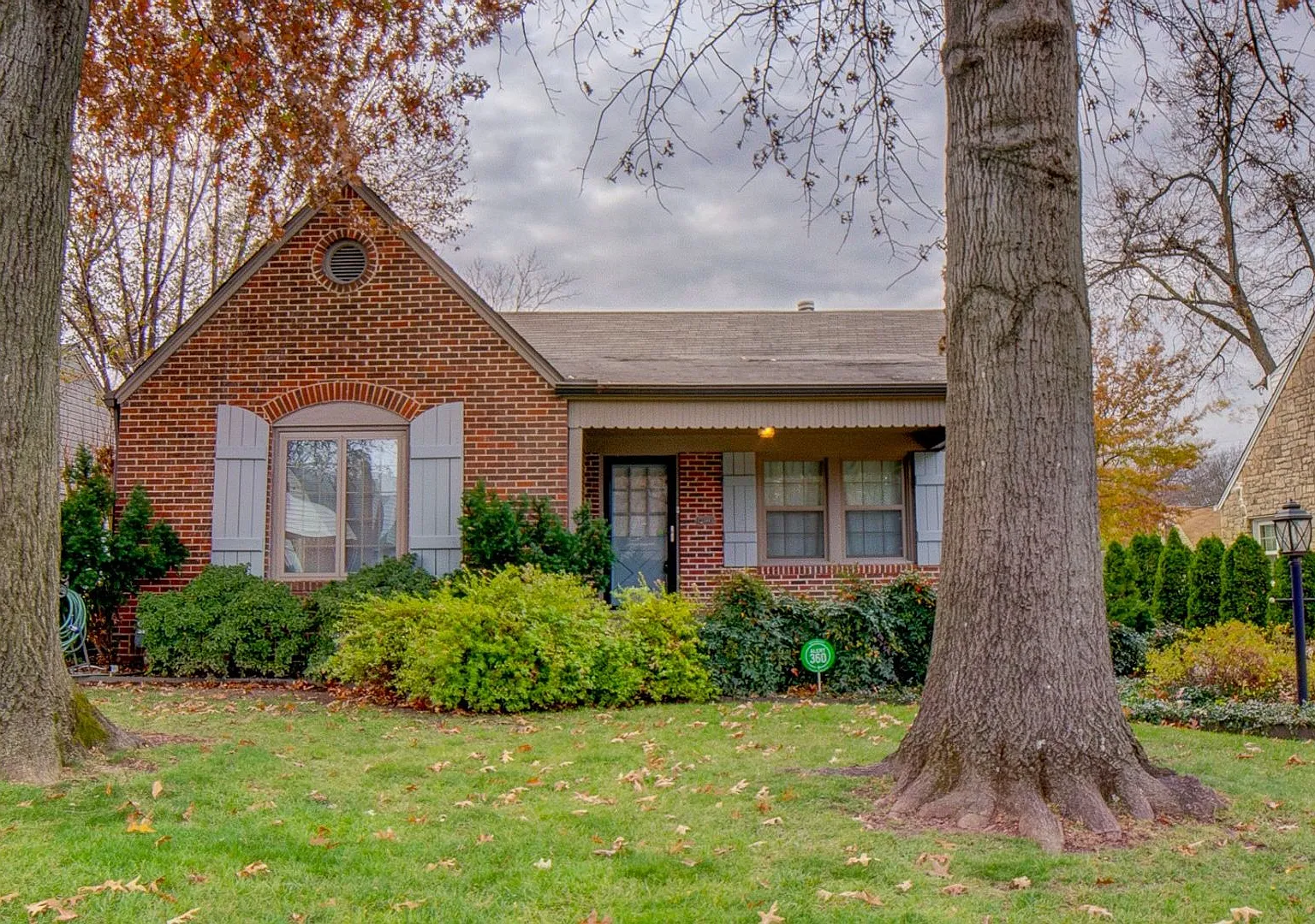 3 Bed | 1 Bath in Midtown! — Photo 2