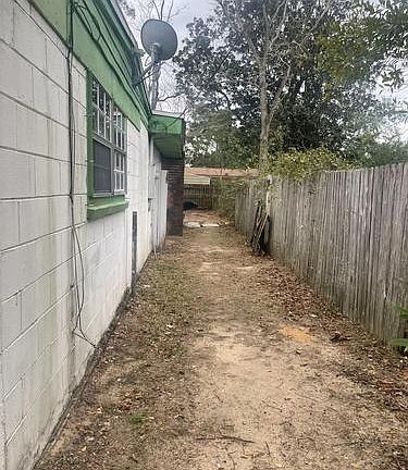 4th image of 717 Woodland Dr