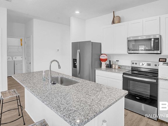 4th image of 32272 Revere Dr