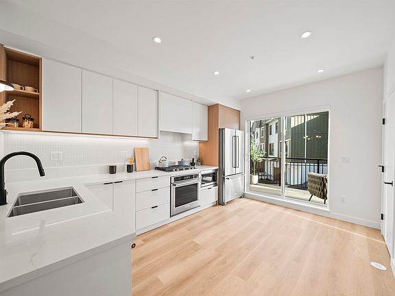4th image of 388 Duncan St #10
