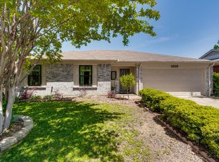 5519 Royal Meadow Ln, Arlington, TX 76017