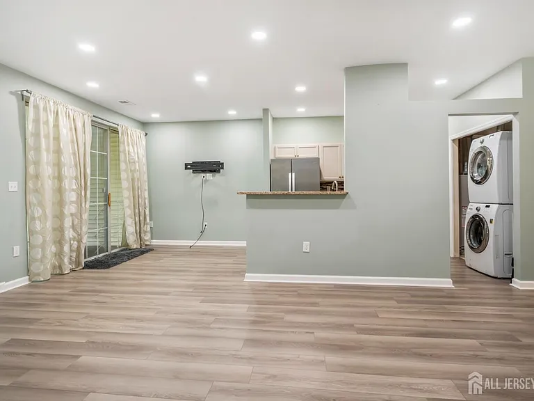 7151 Elm Ct — Photo 8