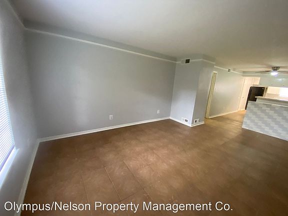 3rd image of 500 Willow Dr APT C1