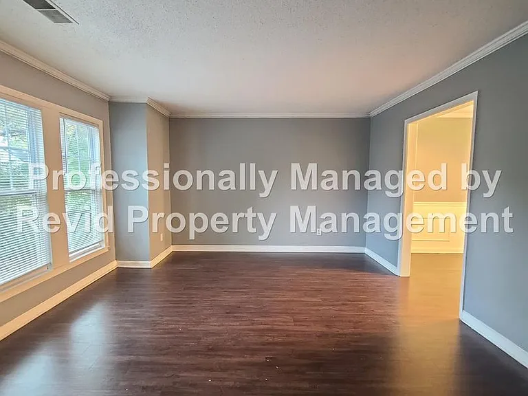 6771 Bainbridge Dr — Photo 7