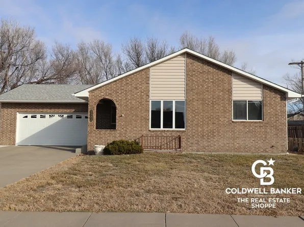 2302 N Mohawk Dr, Garden City, KS 67846