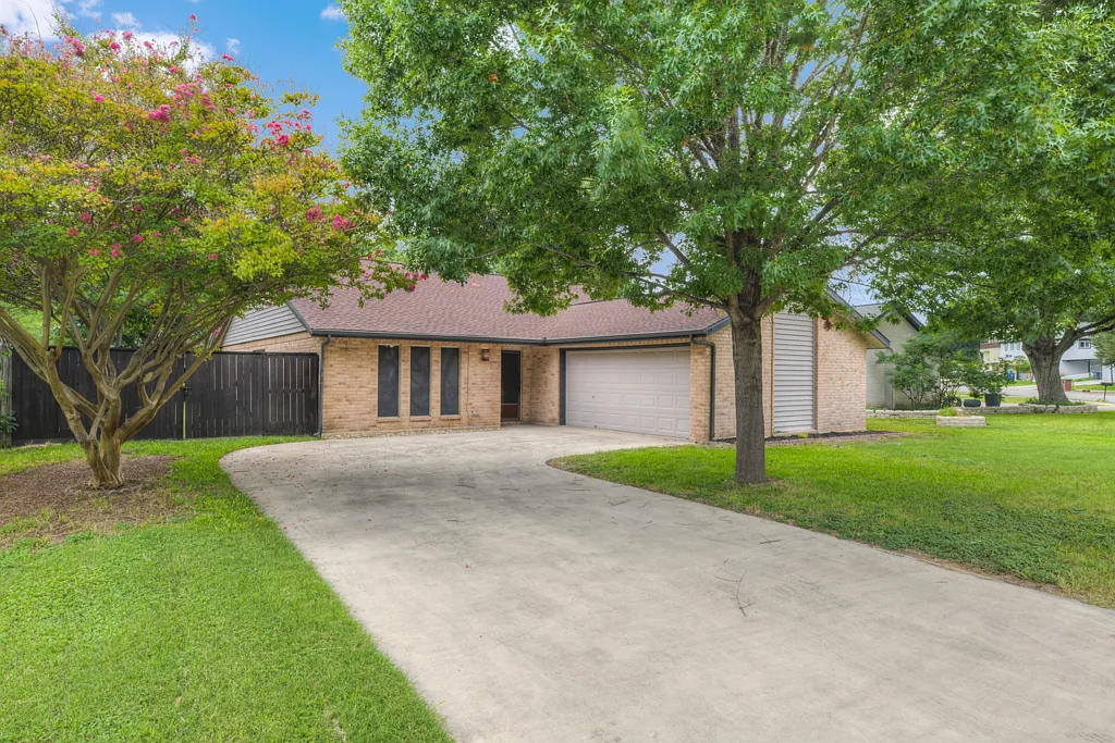3 bed, 1863 sqft, $2,100 — Photo 1