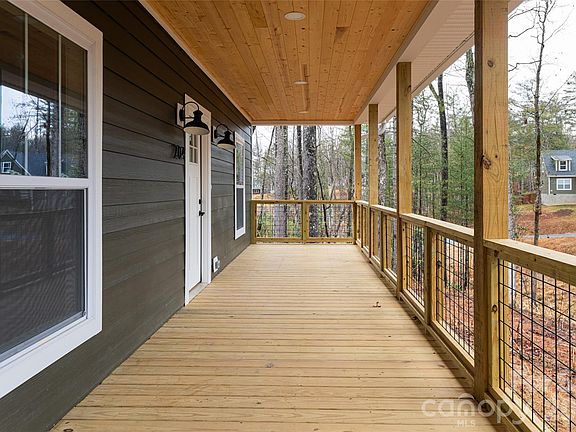 5th image of 204 Cascade Ridge Rd