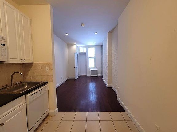 4th image of 26 7th Ave S #1Y