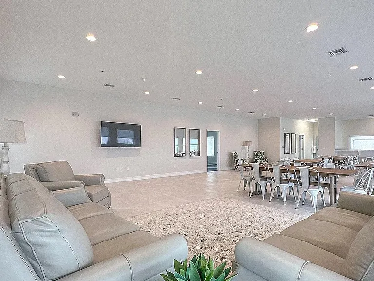 1805 Riverside Dr — Photo 10