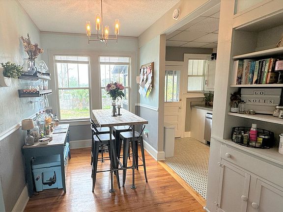 4th image of 322 Beard St #3