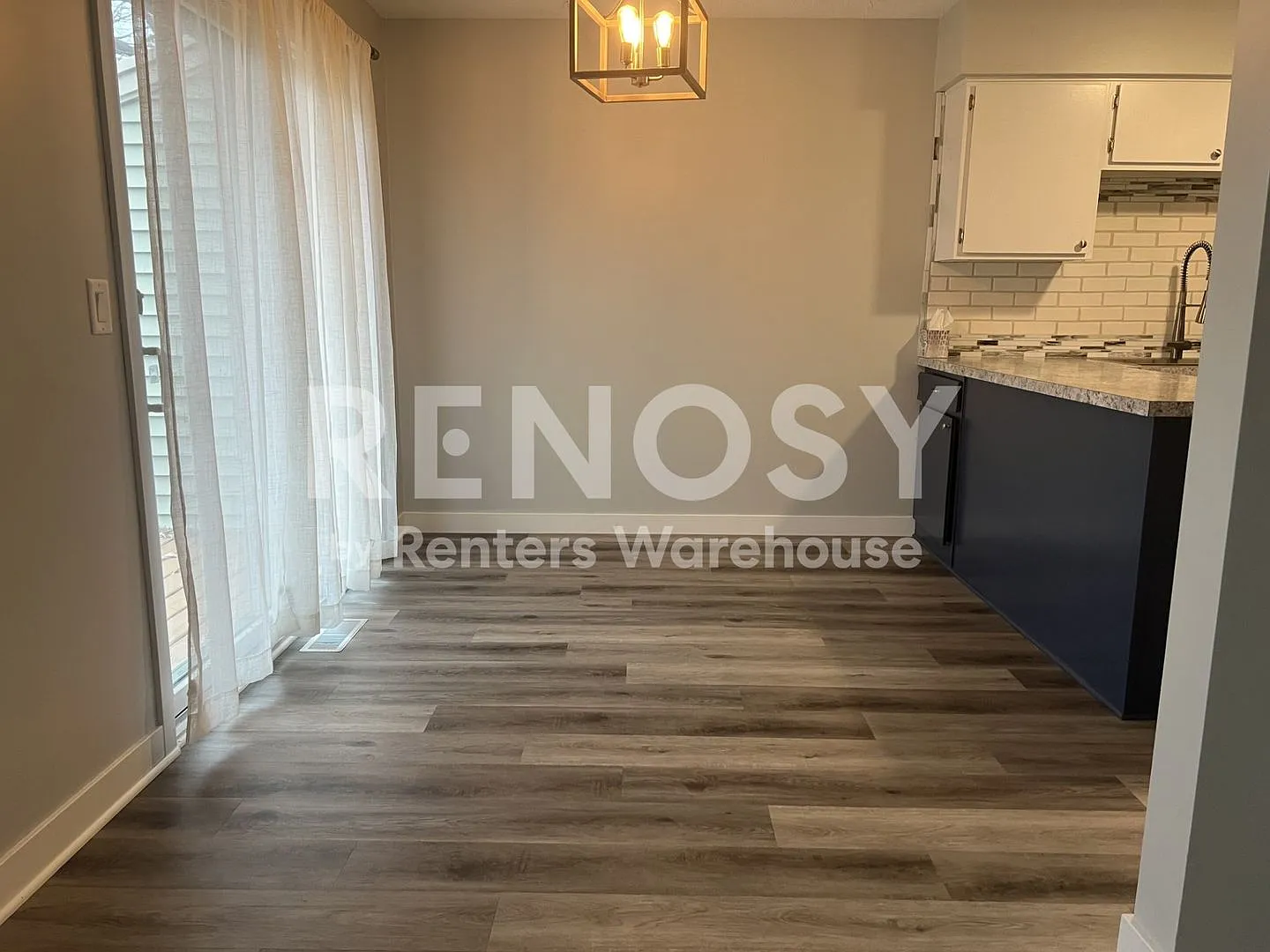 Spacious 3 Bedrrom 2 Bath Townhome in Coon Rapids — Photo 4
