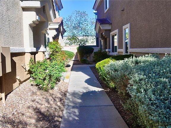 4th image of 2348 Yellowstone Creek Dr Unit 102