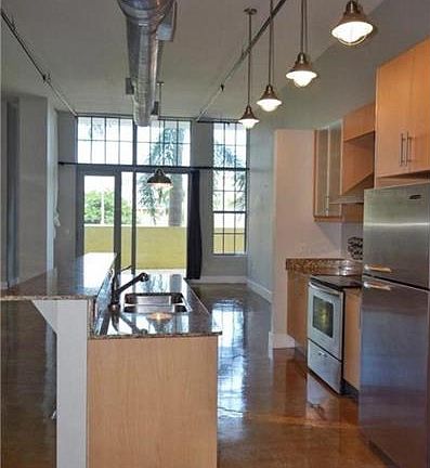 2nd image of 180 NE 4th Ave APT 208