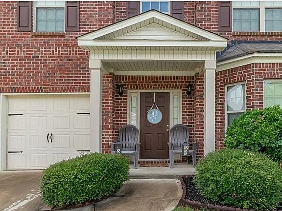 2nd image of 495 Lory Ln