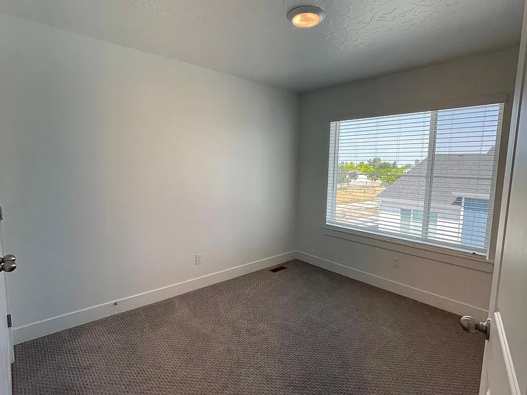 1122 N 1920 W — Photo 21