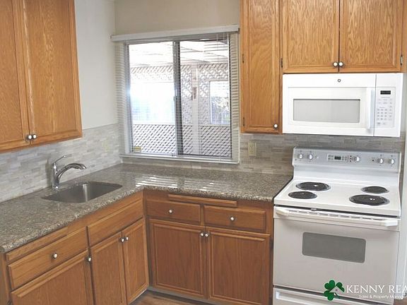 5th image of 78 Arlington Dr