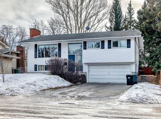 12 W Varbow Pl NW, Calgary, AB T3A0B6