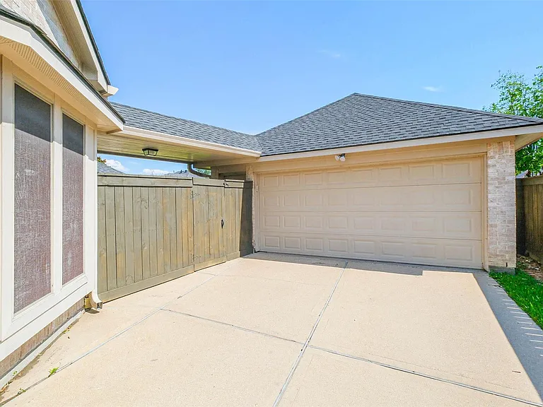 12411 Santiago Cove Ln — Photo 46