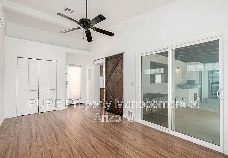 1526 E Griswold Rd — Photo 16