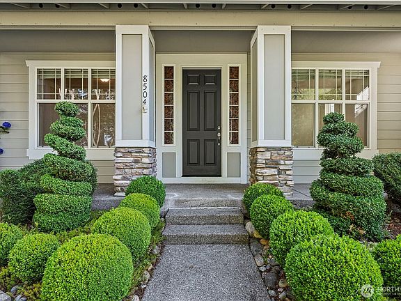 2nd image of 8504 Lackland Court NE