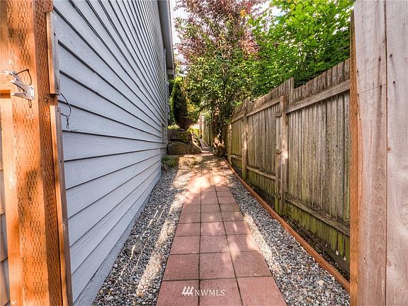 2nd image of 145 152nd Pl SE