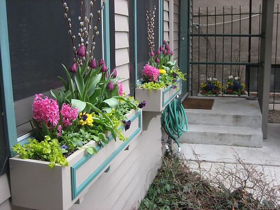 Flower Boxes and Tenant Entrance - professionally maintained gardens including 10 potted "gardens" throughout the property.