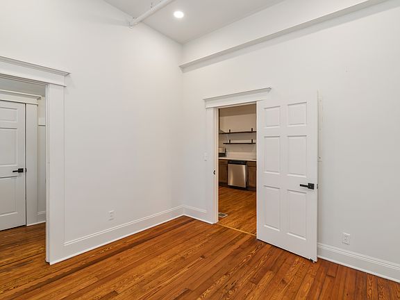 2nd image of 826 N Broadway St #201