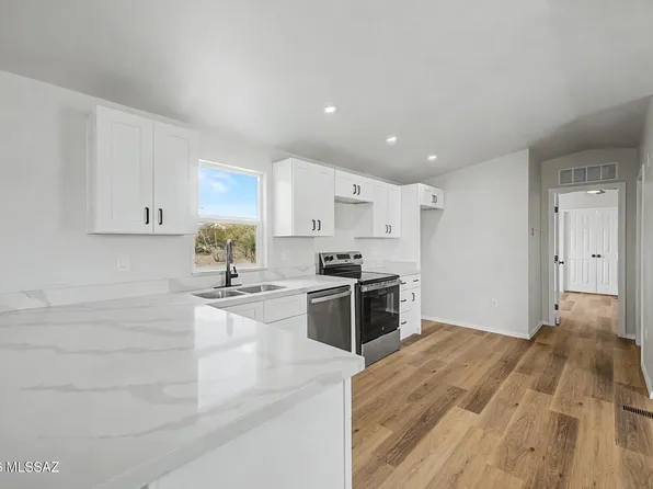 13325 S Hound Dog Rd, Vail, AZ 85641