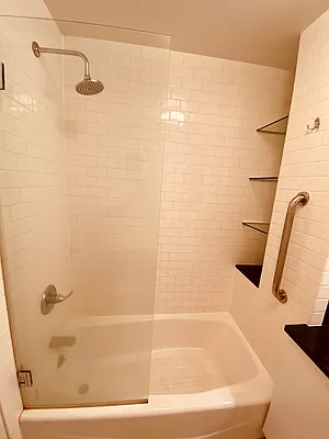 Rented by Metropolis Real Estate of Manhattan | media 22