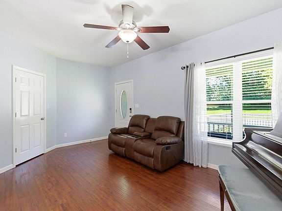 3rd image of 108 Bartlett Ct