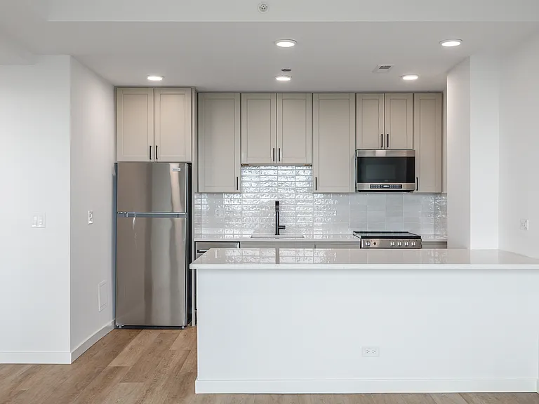 The Nest at Lincoln Park West — Photo 22