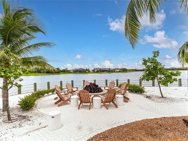 14940 Edgewater Cir — Photo 33