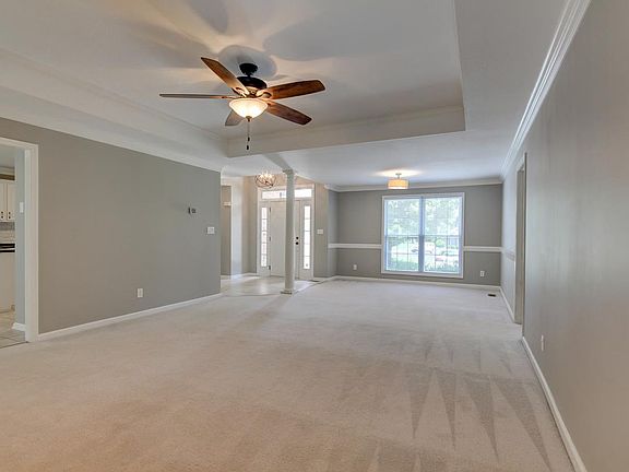 3rd image of 152 Oxford Ct