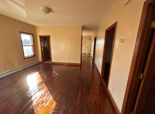 40 Barnes St #3, Fall River, MA 02723