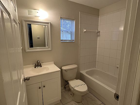 5th image of 38312 Hampton Ave #1