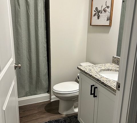 Bathroom on 1st floor
