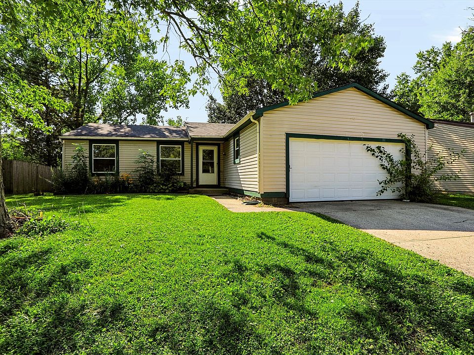 1st image of 916 Waring Dr E