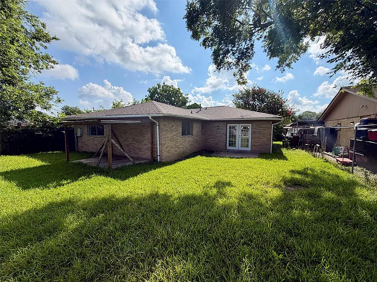 12818 Segrest Dr — Photo 18