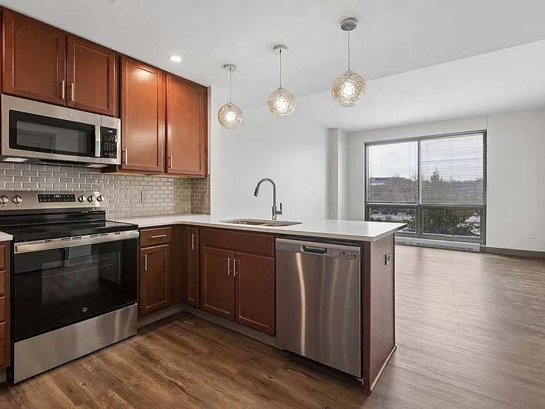 Midtown Crossing Apartments — Photo 98