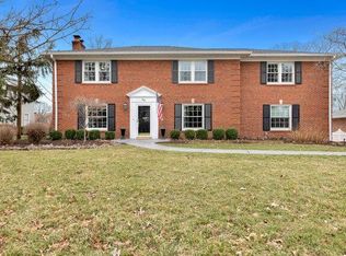 64 Armstrong Dr, Saint Louis, MO 63122