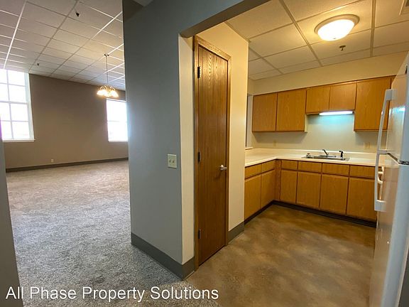 2nd image of 500 Maine St #501