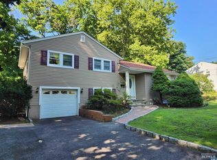 214 Nimitz Rd, Paramus, NJ 07652