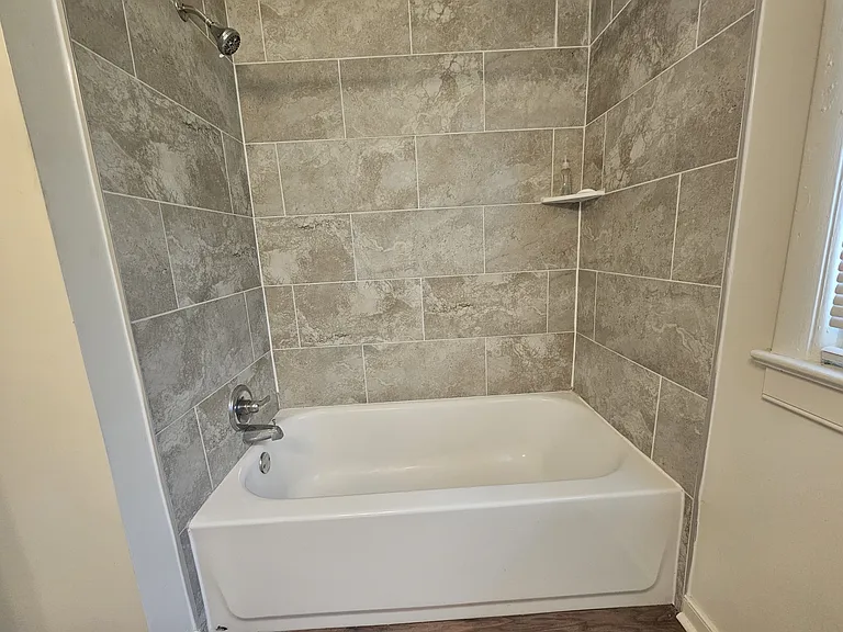 4212 Holcombe Rd — Photo 7