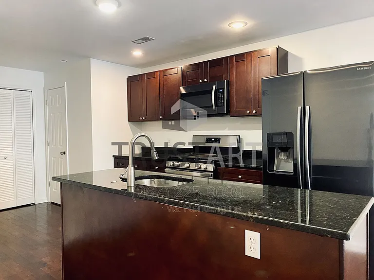 1816 N Front St #B — Photo 6