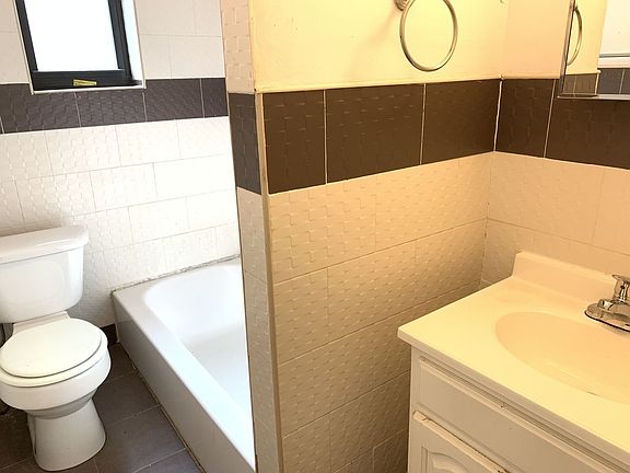 5th image of 21 E 21st St APT 4B